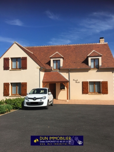 EXCLUSIF, AINAY LE CHATEAU, Maison avec garage et jardin