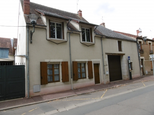 EXCLUSIF SAINT AMAND MONTROND CENTRE VILLE PROCHE COMMERCES
