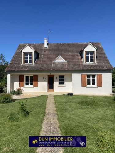 A SAISIR, VORNAY, Maison avec dépendances et jardin
